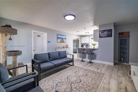 House in Pompano Beach, Florida 3 bedrooms, 107.67 sq.m. № 2069159 - photo 7