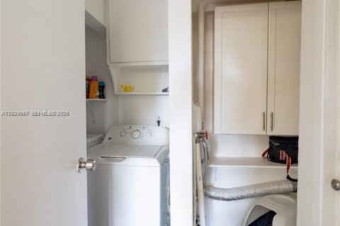 House in Pompano Beach, Florida 3 bedrooms, 107.67 sq.m. № 2069159 - photo 17