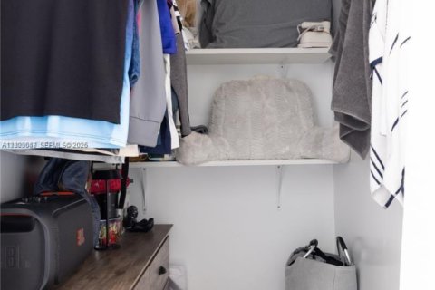 House in Pompano Beach, Florida 3 bedrooms, 107.67 sq.m. № 2069159 - photo 21