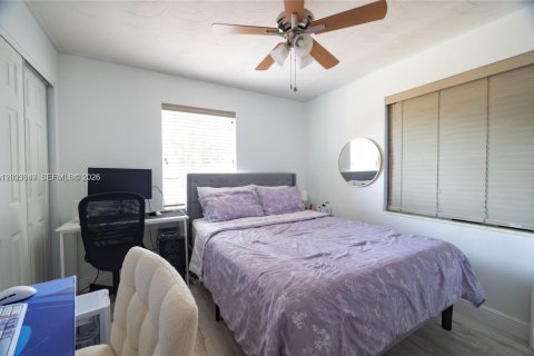 House in Pompano Beach, Florida 3 bedrooms, 107.67 sq.m. № 2069159 - photo 24