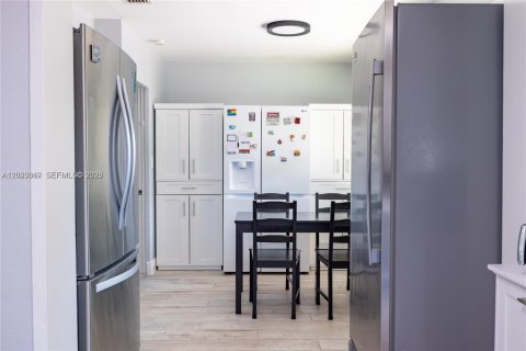 House in Pompano Beach, Florida 3 bedrooms, 107.67 sq.m. № 2069159 - photo 13