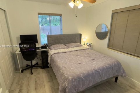 House in Pompano Beach, Florida 3 bedrooms, 107.67 sq.m. № 2069159 - photo 18