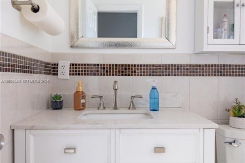 House in Pompano Beach, Florida 3 bedrooms, 107.67 sq.m. № 2069159 - photo 27