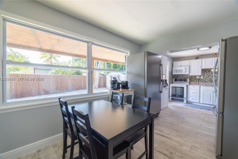 House in Pompano Beach, Florida 3 bedrooms, 107.67 sq.m. № 2069159 - photo 16