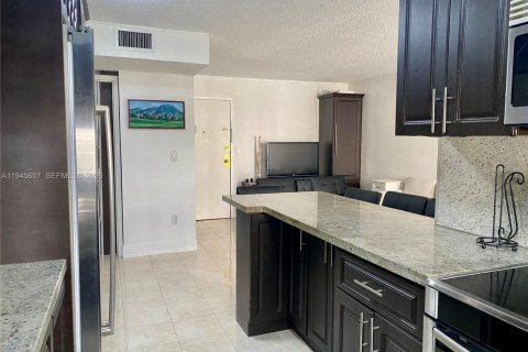 Copropriété à louer à Sunny Isles Beach, Floride: 1 chambre, 59.46 m2 № 2009536 - photo 12