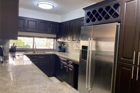 Copropriété à louer à Sunny Isles Beach, Floride: 1 chambre, 59.46 m2 № 2009536 - photo 2