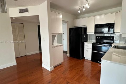 Condo in Pompano Beach, Florida, 1 bedroom  № 1862784 - photo 6