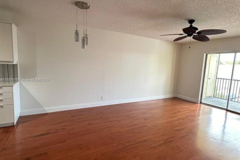 Condo in Pompano Beach, Florida, 1 bedroom  № 1862784 - photo 7