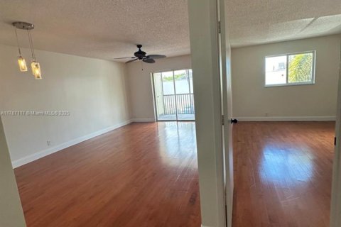 Condo in Pompano Beach, Florida, 1 bedroom  № 1862784 - photo 5