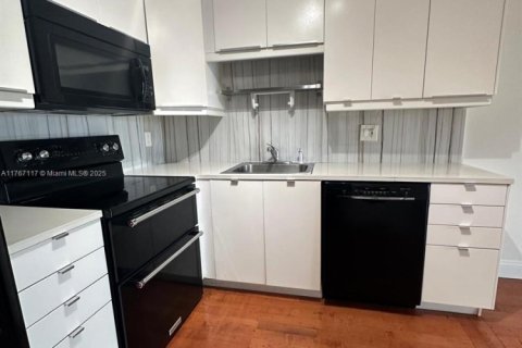 Condo in Pompano Beach, Florida, 1 bedroom  № 1862784 - photo 12