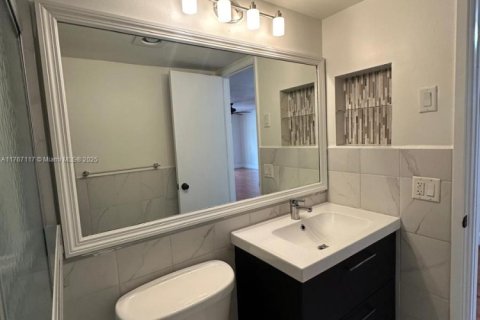 Condo in Pompano Beach, Florida, 1 bedroom  № 1862784 - photo 18