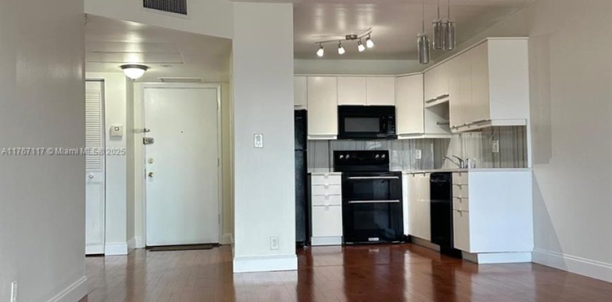 Condo in Pompano Beach, Florida, 1 bedroom  № 1862784