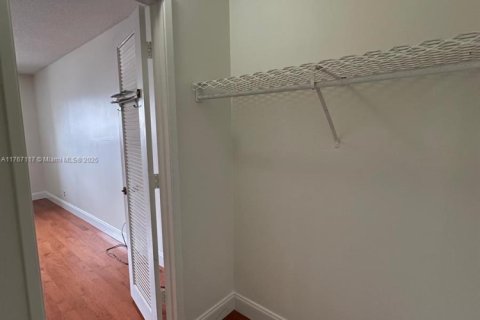 Condo in Pompano Beach, Florida, 1 bedroom  № 1862784 - photo 17