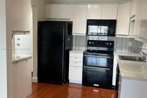 Condo in Pompano Beach, Florida, 1 bedroom  № 1862784 - photo 10