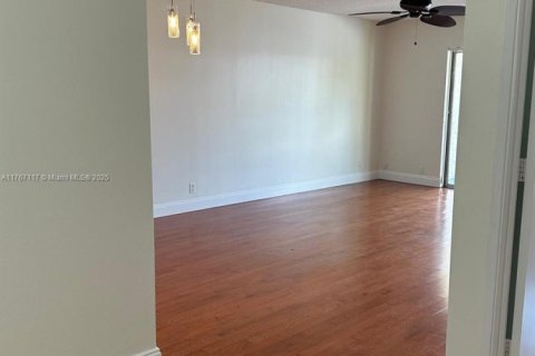 Condo in Pompano Beach, Florida, 1 bedroom  № 1862784 - photo 4