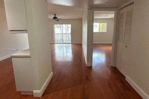 Condo in Pompano Beach, Florida, 1 bedroom  № 1862784 - photo 3