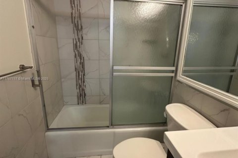 Condo in Pompano Beach, Florida, 1 bedroom  № 1862784 - photo 19