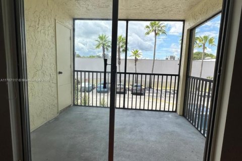 Condo in Pompano Beach, Florida, 1 bedroom  № 1862784 - photo 25