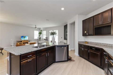 House in Orlando, Florida 4 bedrooms, 184.23 sq.m. № 1810014 - photo 12