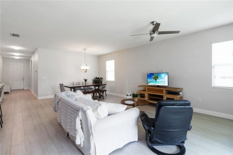House in Orlando, Florida 4 bedrooms, 184.23 sq.m. № 1810014 - photo 8