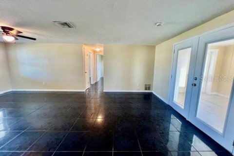 Villa ou maison à louer à Holiday, Floride: 2 chambres, 101.08 m2 № 2384286 - photo 23