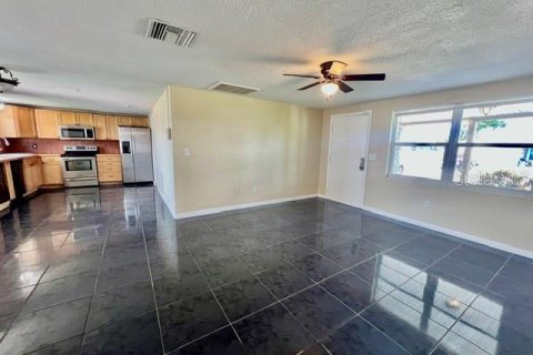 Villa ou maison à louer à Holiday, Floride: 2 chambres, 101.08 m2 № 2384286 - photo 8