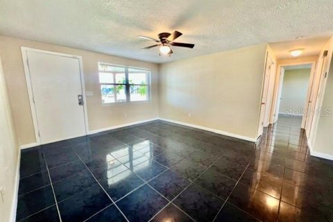 Villa ou maison à louer à Holiday, Floride: 2 chambres, 101.08 m2 № 2384286 - photo 11