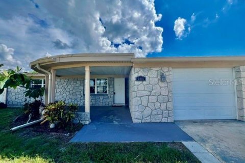 Villa ou maison à louer à Holiday, Floride: 2 chambres, 101.08 m2 № 2384286 - photo 2