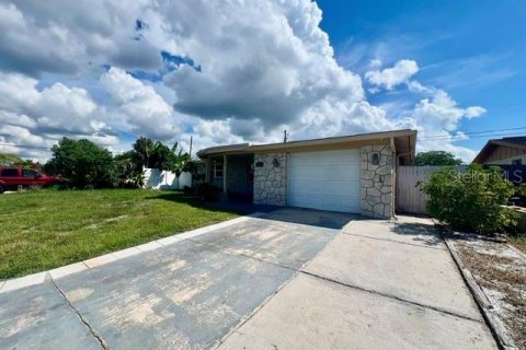 Villa ou maison à louer à Holiday, Floride: 2 chambres, 101.08 m2 № 2384286 - photo 4
