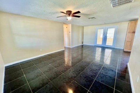 Villa ou maison à louer à Holiday, Floride: 2 chambres, 101.08 m2 № 2384286 - photo 12