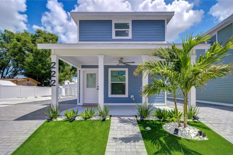 House in Bradenton, Florida 3 bedrooms, 142.7 sq.m. № 2217150
