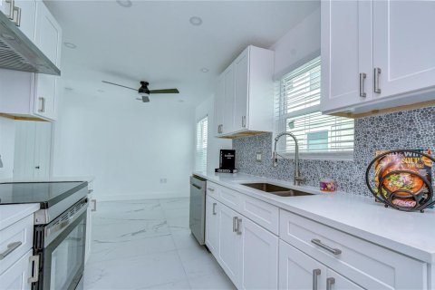 Villa ou maison à vendre à Bradenton, Floride: 3 chambres, 142.7 m2 № 2217150 - photo 6