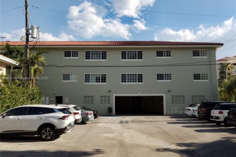 Снять в аренду кондоминиум в Корал-Гейблс, Флорида 2 спальни, 68.75м2, № 1955807 - фото 24