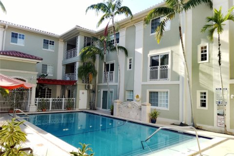 Снять в аренду кондоминиум в Корал-Гейблс, Флорида 2 спальни, 68.75м2, № 1955807 - фото 21