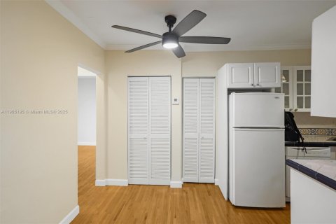 Снять в аренду кондоминиум в Корал-Гейблс, Флорида 2 спальни, 68.75м2, № 1955807 - фото 12