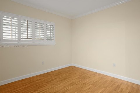 Снять в аренду кондоминиум в Корал-Гейблс, Флорида 2 спальни, 68.75м2, № 1955807 - фото 16