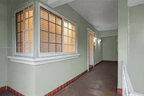 Снять в аренду кондоминиум в Корал-Гейблс, Флорида 2 спальни, 68.75м2, № 1955807 - фото 18