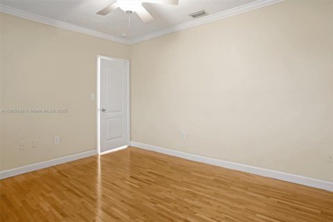 Снять в аренду кондоминиум в Корал-Гейблс, Флорида 2 спальни, 68.75м2, № 1955807 - фото 15