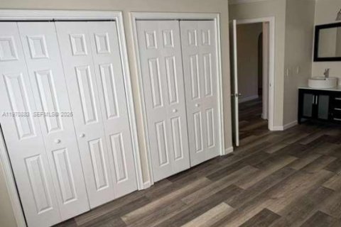 House in Miramar, Florida 3 bedrooms № 2031385 - photo 6