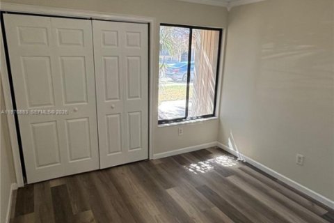 House in Miramar, Florida 3 bedrooms № 2031385 - photo 3