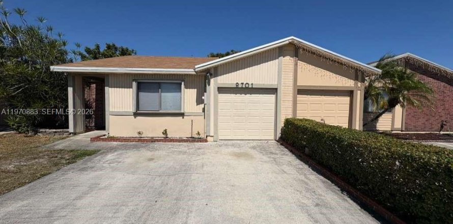 House in Miramar, Florida 3 bedrooms № 2031385