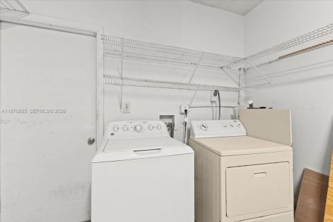 House in Miramar, Florida 3 bedrooms № 2031385 - photo 22