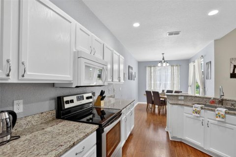 House in Davenport, Florida 4 bedrooms, 178.28 sq.m. № 1857964 - photo 12