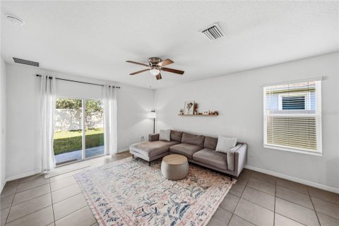 House in Wesley Chapel, Florida 3 bedrooms, 140.84 sq.m. № 2306546 - photo 28