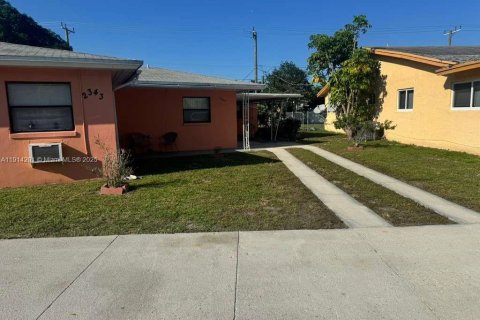 Casa en alquiler en Oakland Park, Florida, 3 dormitorios, 206.34 m2 № 1970075 - foto 3