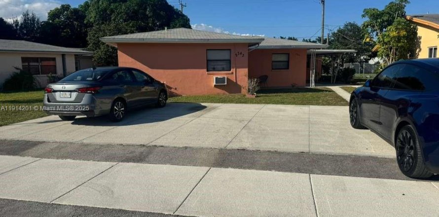 Casa en Oakland Park, Florida 3 dormitorios, 206.34 m2 № 1970075