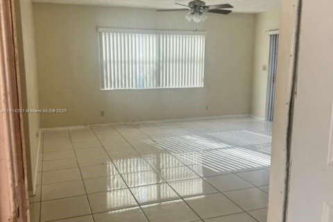 Casa en alquiler en Oakland Park, Florida, 3 dormitorios, 206.34 m2 № 1970075 - foto 10