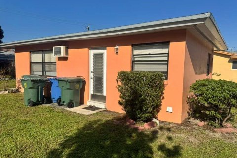 Casa en alquiler en Oakland Park, Florida, 3 dormitorios, 206.34 m2 № 1970075 - foto 5