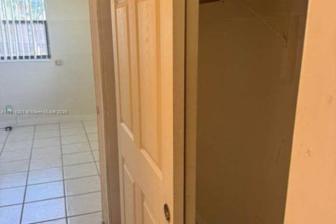 Casa en alquiler en Oakland Park, Florida, 3 dormitorios, 206.34 m2 № 1970075 - foto 18