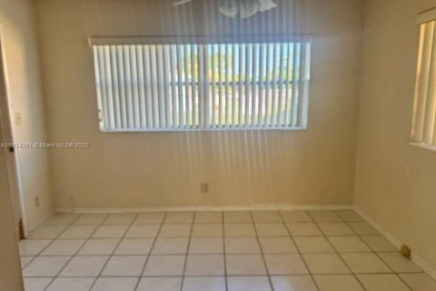 Casa en alquiler en Oakland Park, Florida, 3 dormitorios, 206.34 m2 № 1970075 - foto 12